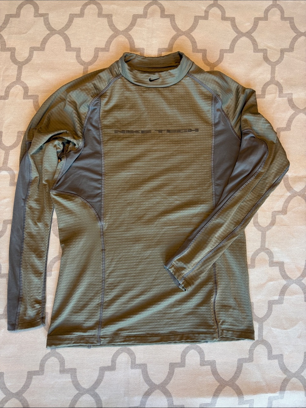 Nike Tech Base Layer Men’s Long-Sleeve Thermal Top size Medium